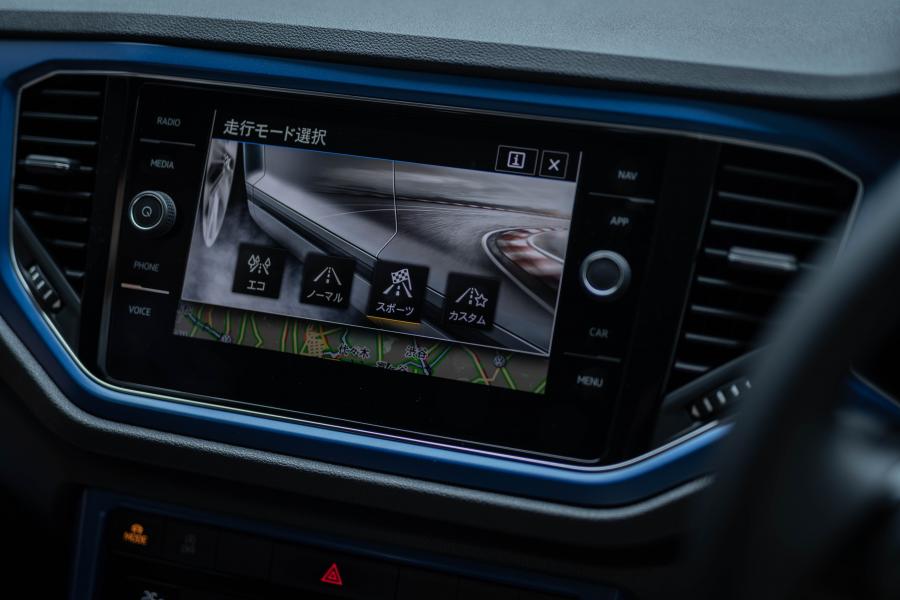 Детали интерьера Volkswagen T-Roc 2020 года  (JP) (фото 12 из 18)
